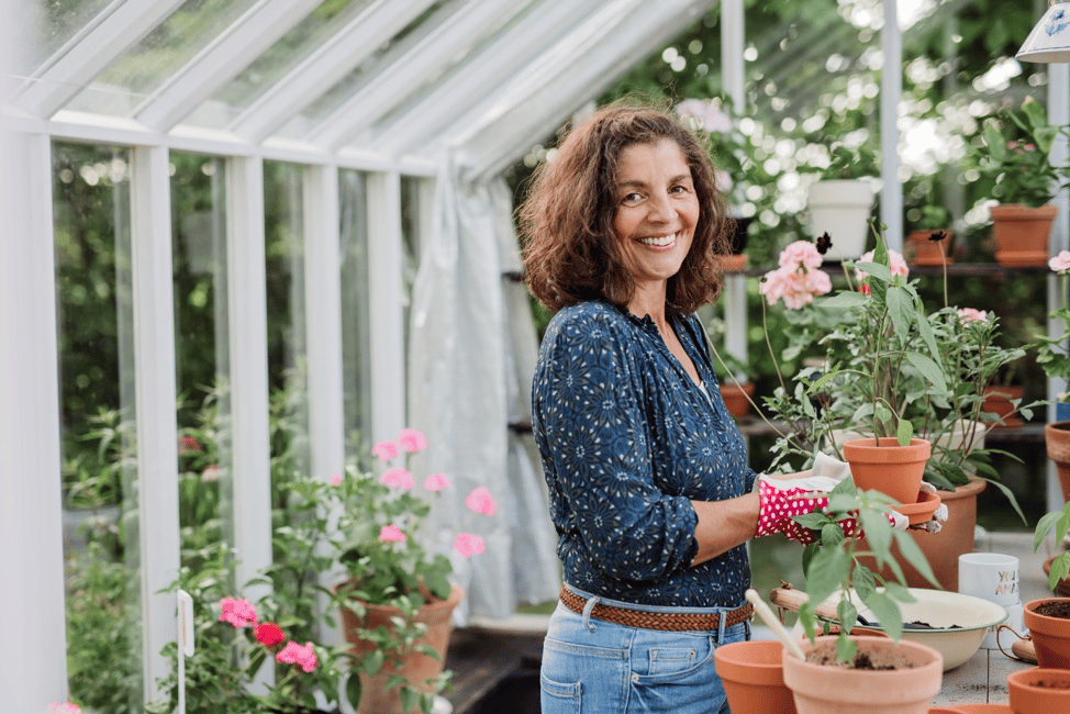 Four Seasons of Greenhouse Gardening - Growing Techniques