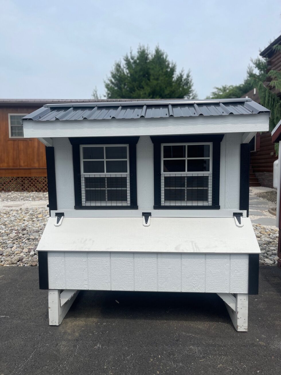 4x6 Quaker Coop - Black Metal Roof