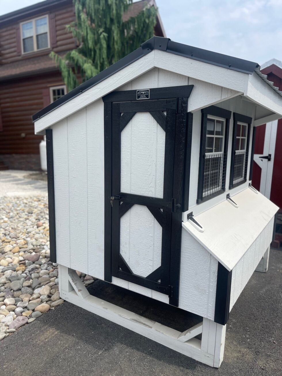 4x6 Quaker Coop - Black Metal Roof - Image 2