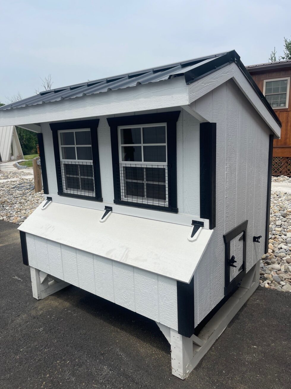 4x6 Quaker Coop - Black Metal Roof - Image 5