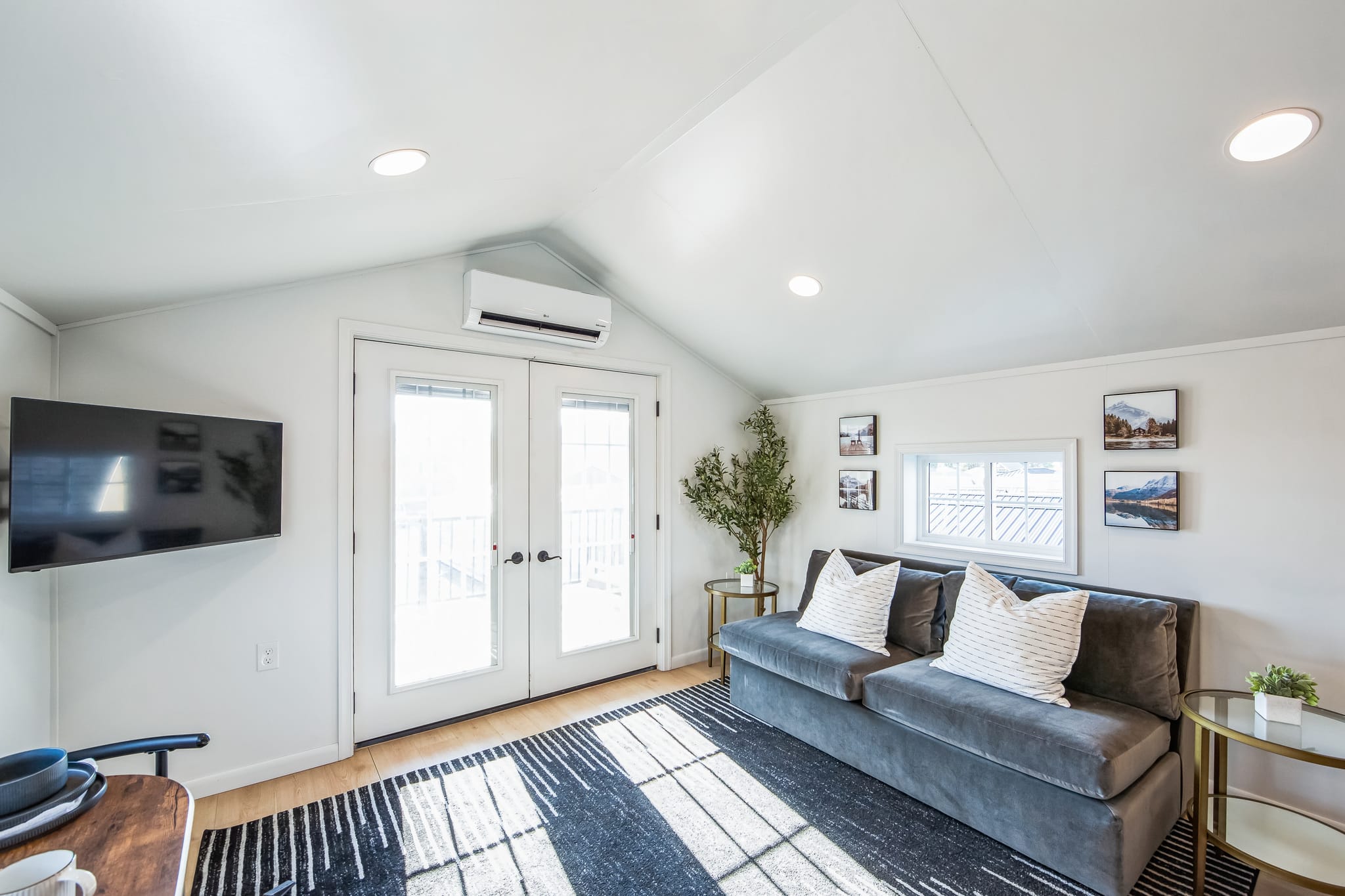 5075_Lower_Valley_Rd_Atglen_PA_19310_USA-Living_room-171488_Stills_004