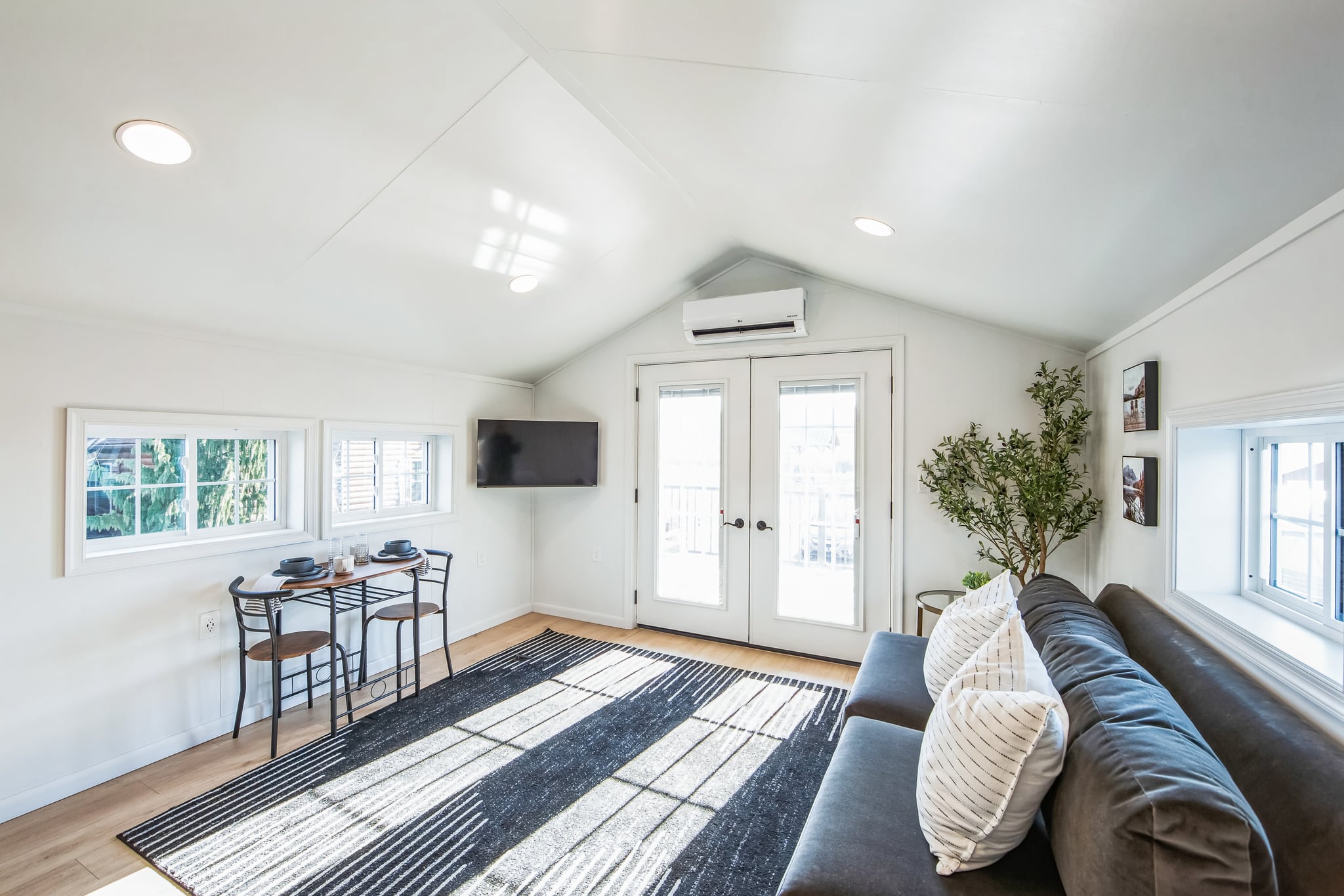 5075_Lower_Valley_Rd_Atglen_PA_19310_USA-Living_room-171488_Stills_005