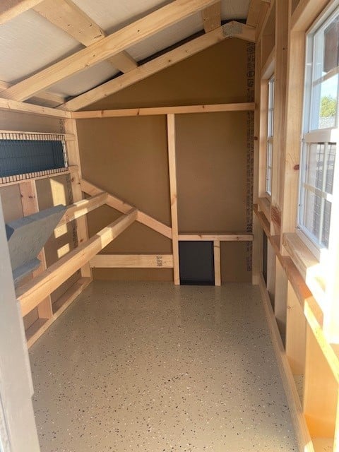 4x6 Quaker Coop - Black Metal Roof - Image 4