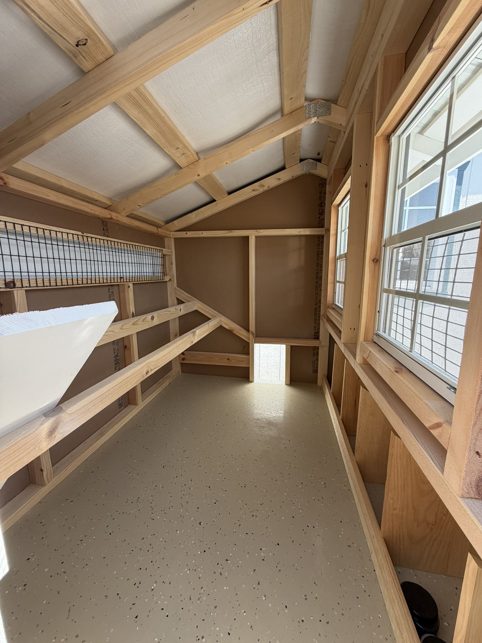 4x6 Quaker Coop - Black Metal Roof - Located in Atglen, PA! - Image 5