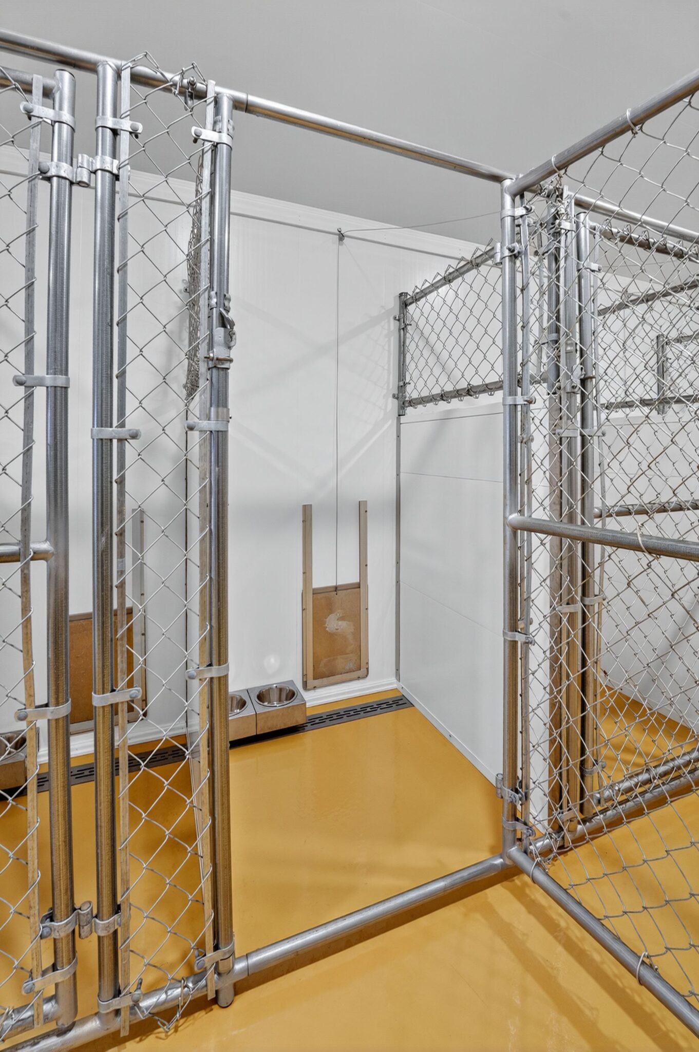 *USED* 12x36 20-Box Kennel - White Metal Roof - Located in Knoxville, TN - Image 6