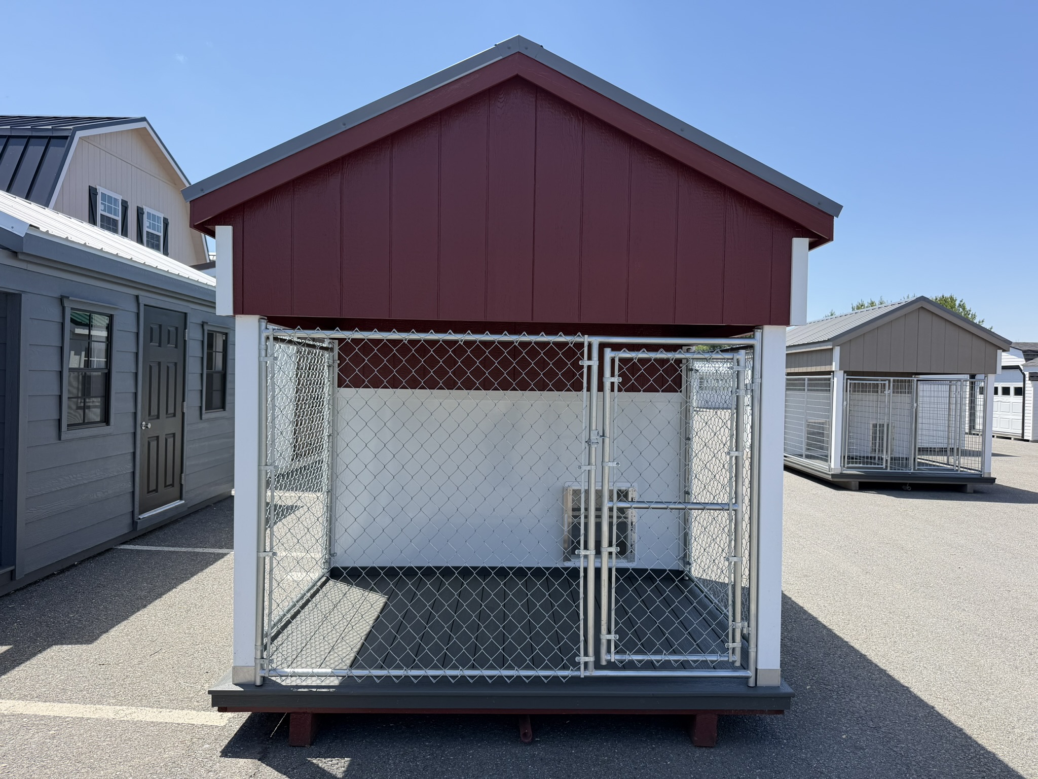 8x10 One Box Kennel - Charcoal Metal Roof - Located in Atglen, PA! - Image 3